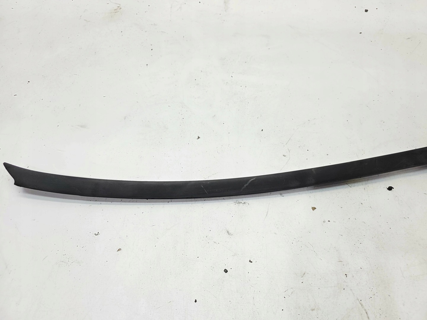 moulding dust windows left AUDI Q7 4L0854327