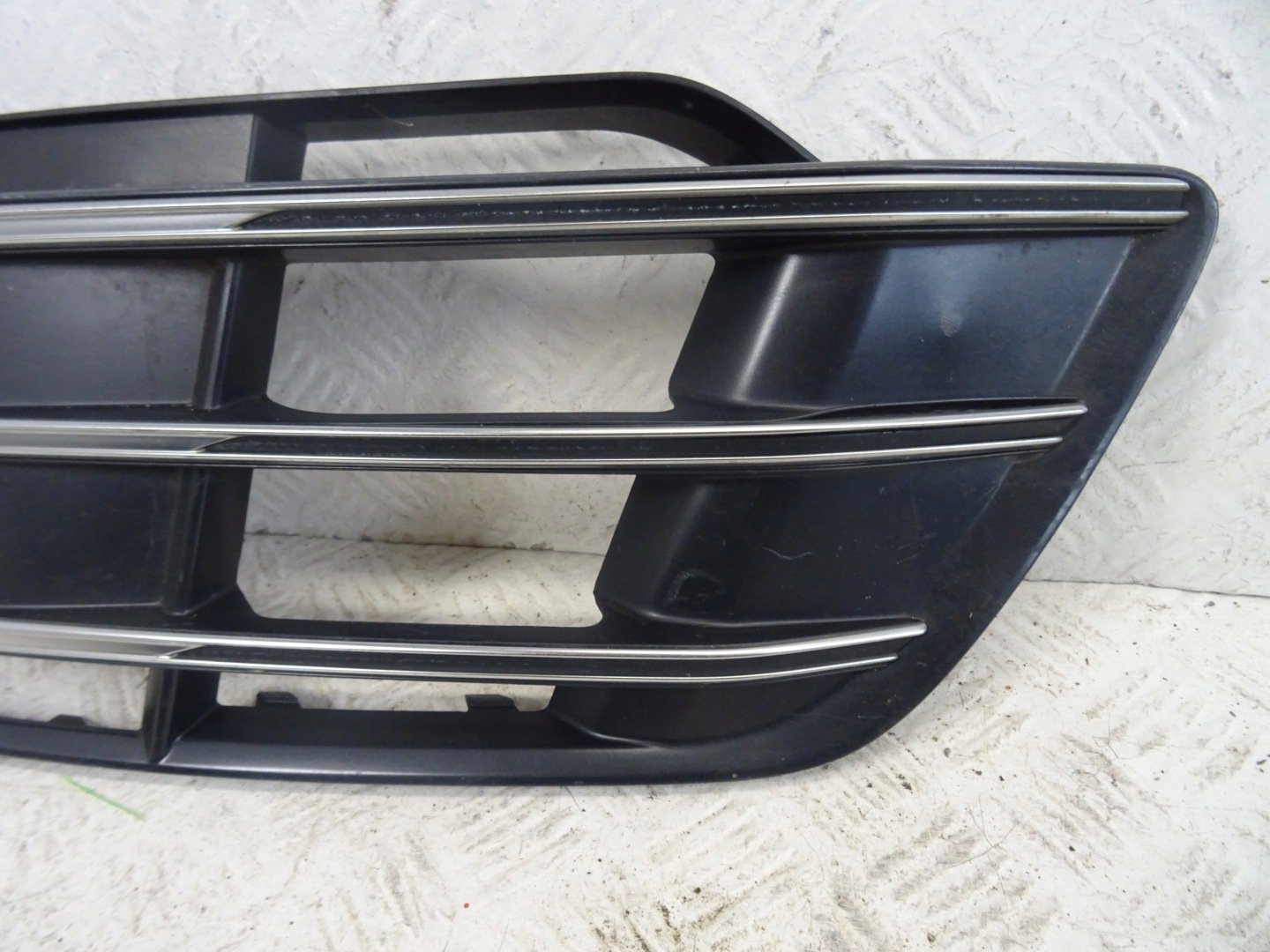 grid of a bumper left front AUDI Q5 II 80A 80A807681F
