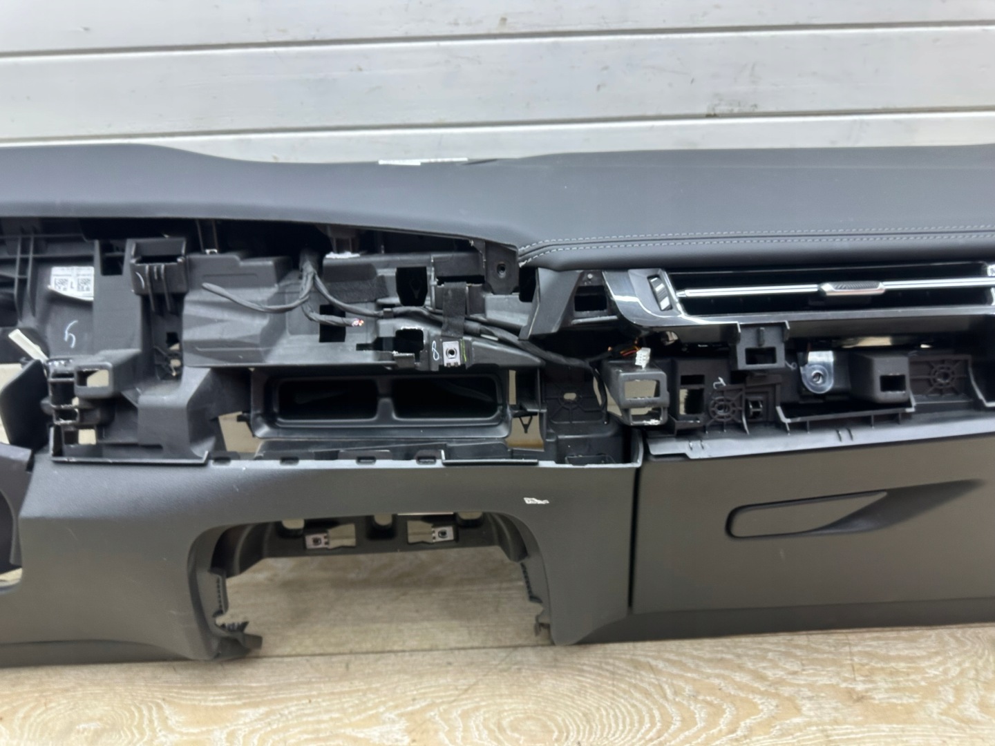 BMW X1 U11 2022 dashboard instrument panel leather black