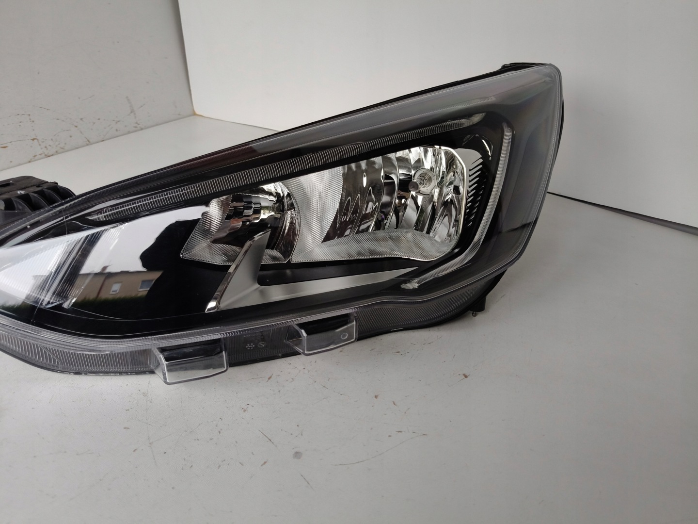 Licht links REFLEKTOR FORD FOCUS MK4 18- LED