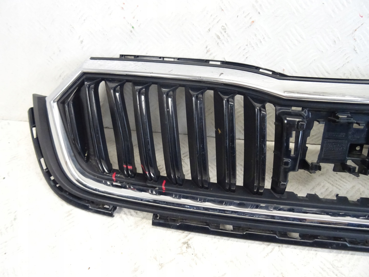 grill grille front front SKODA OCTAVIA IV 5E3807723