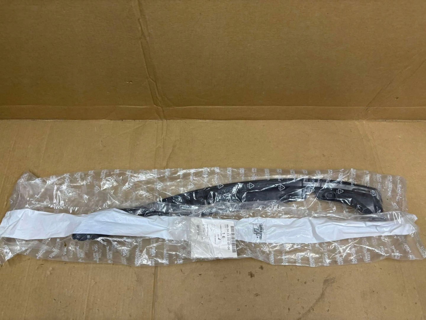 gasket door left front Peugeot 208 and 9673082080