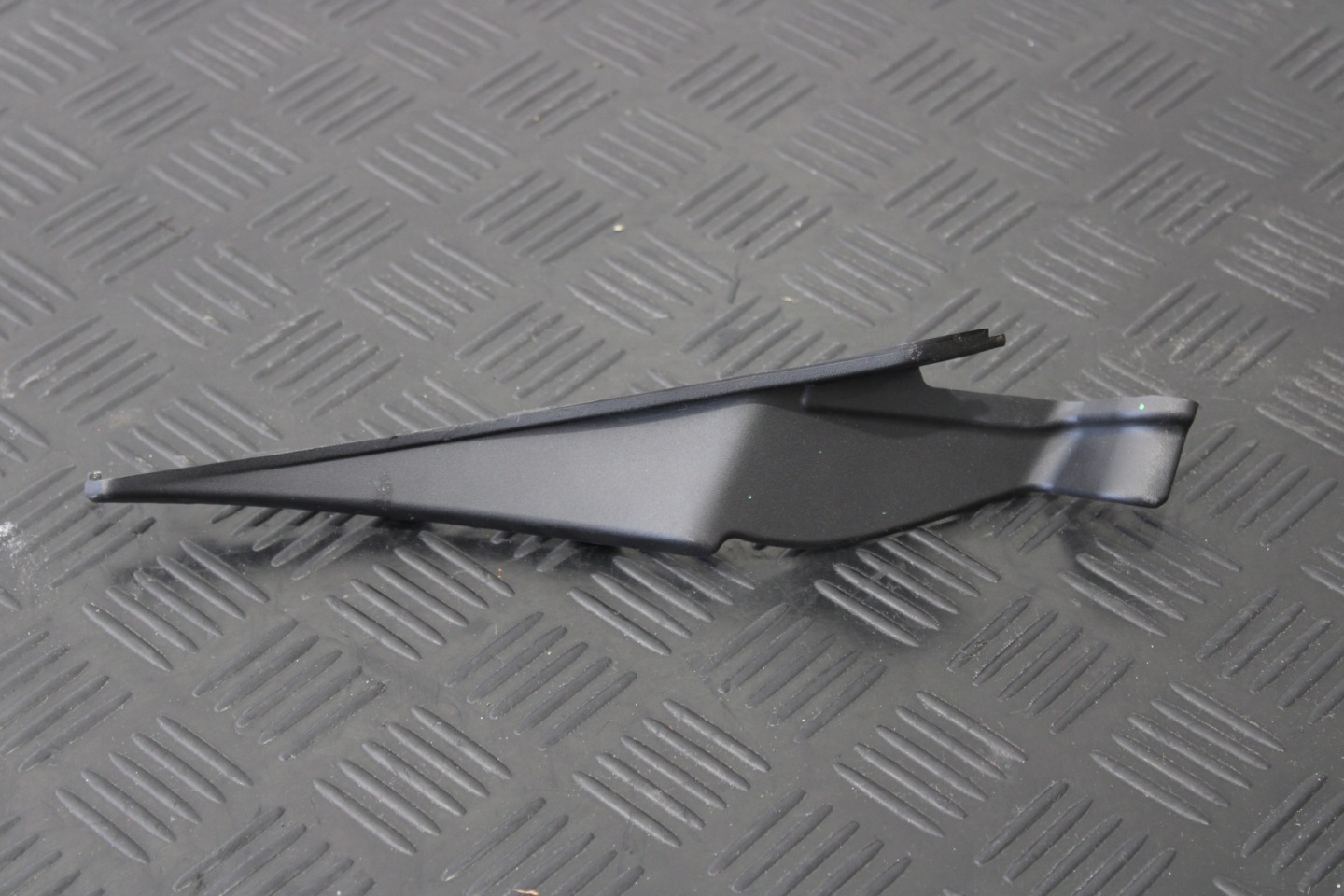 spoiler under the window right ARKANA 668621615R