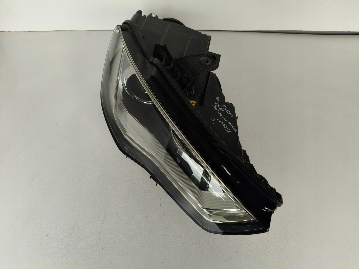 light right REFLEKTOR AUDI A3 8V 8V0 12-16 XENON LED non-setting