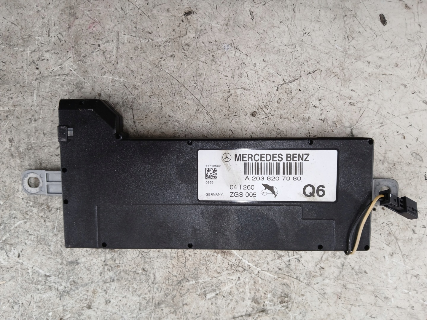 MERCEDES W203 antenna amplifier A2038207989