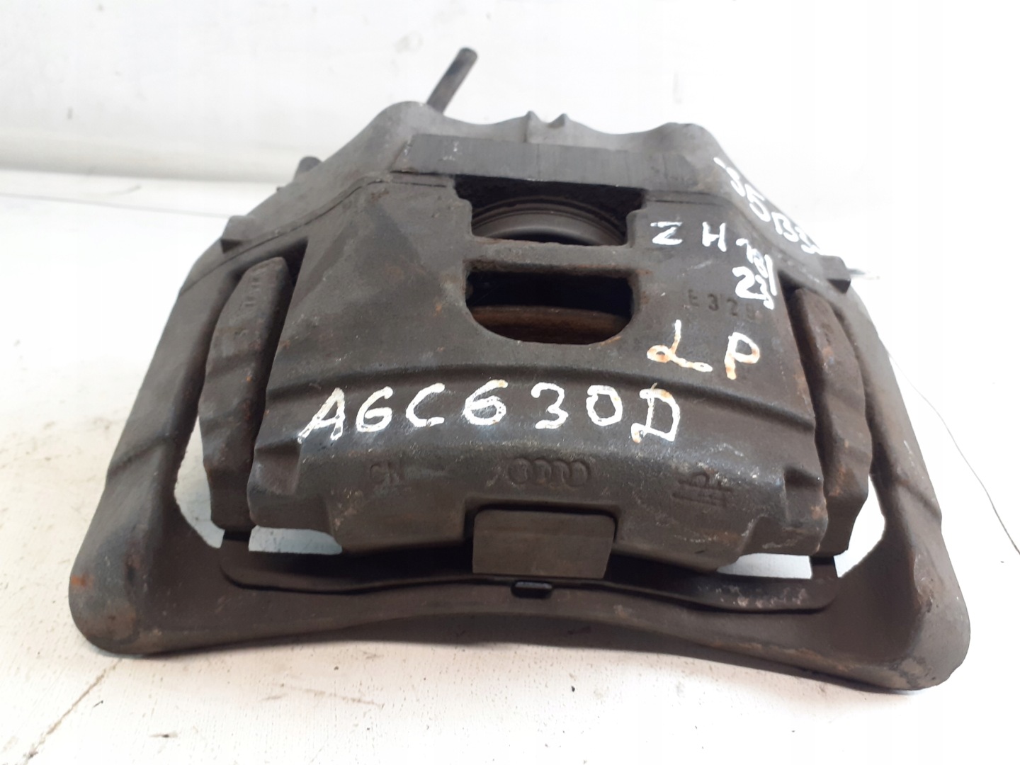 strmeň ľavý predok predný AUDI A6 C6 3.0 TDI