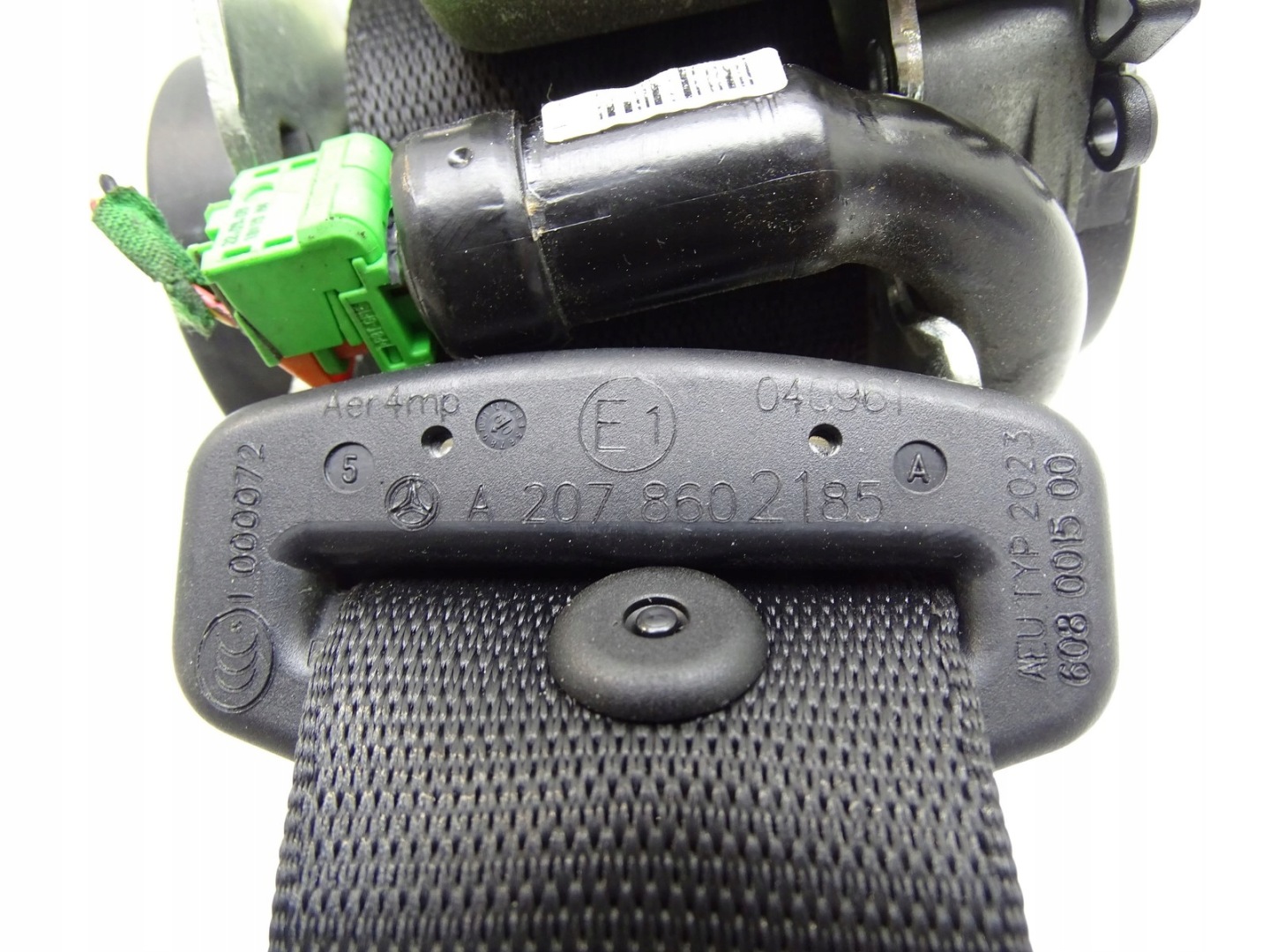 Gurten Sicherheits links heck MERCEDES E W207 A2078602185