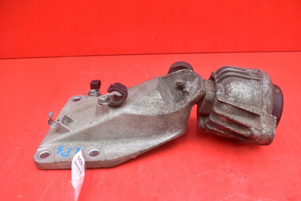 holder engine mount left front 6760315 BMW E90 E91 2.5i 04-10