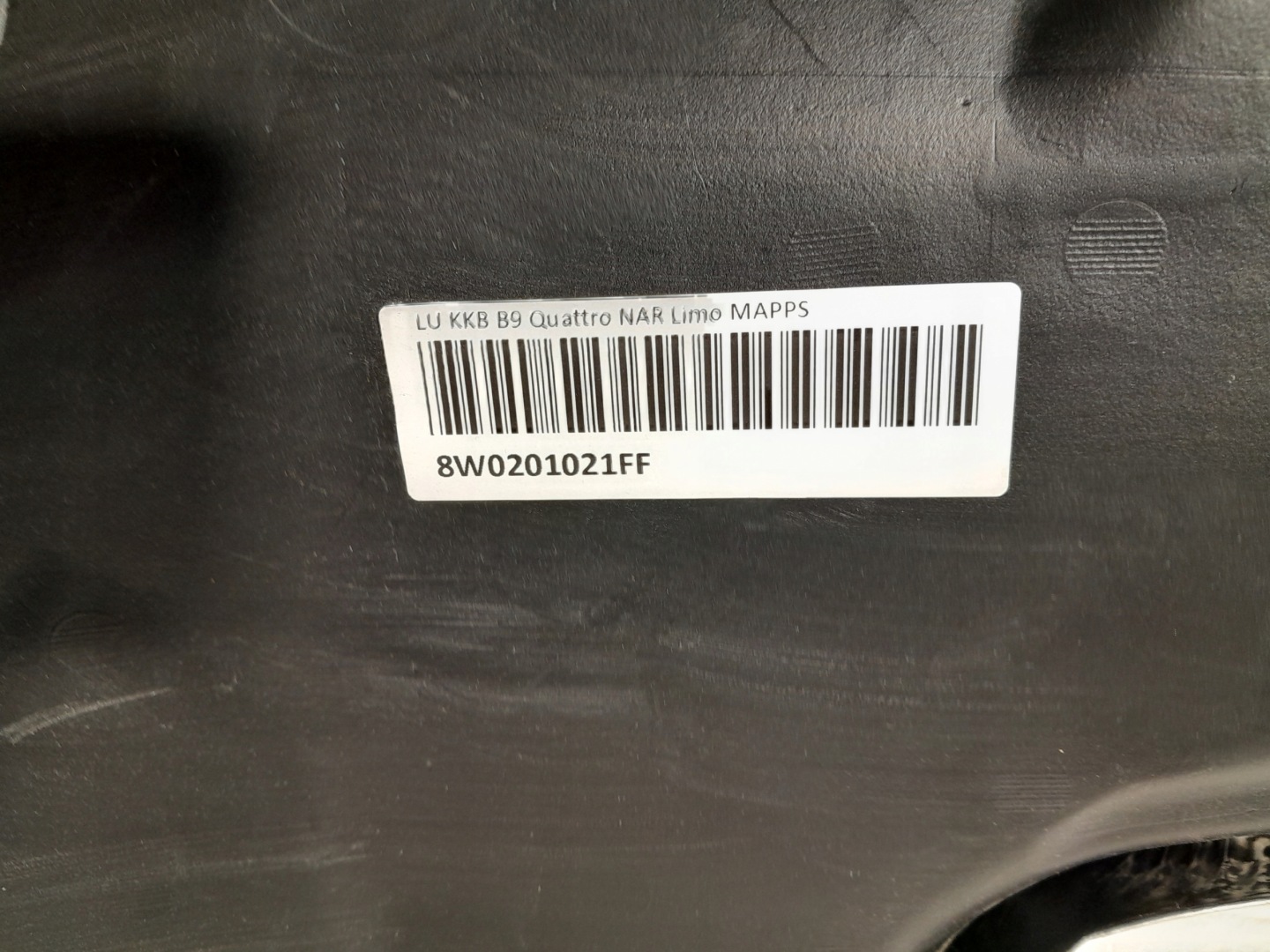 AUDI A4 B9 tank 8W0201021FF
