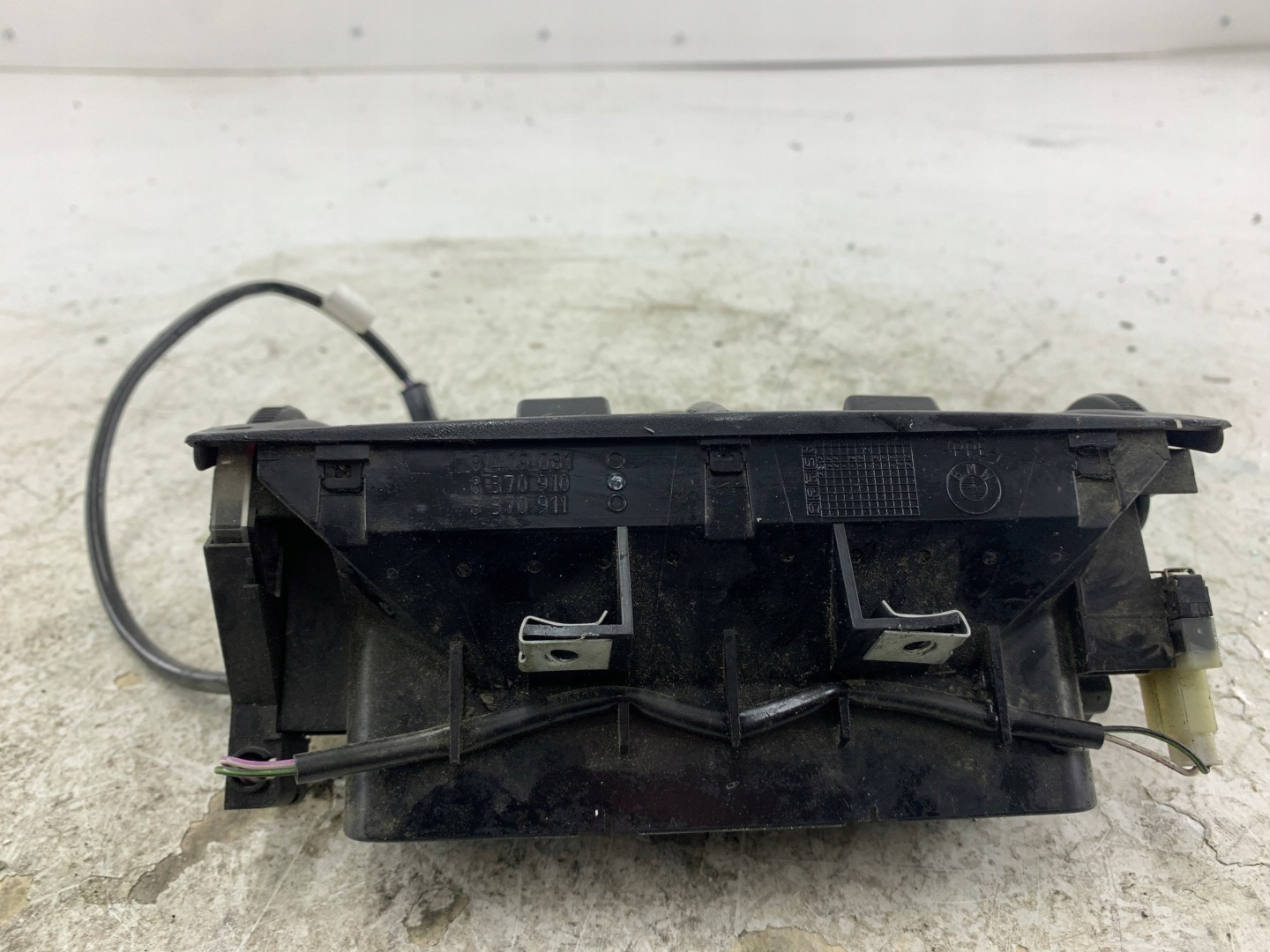 BMW E53 X5 grid air conditioning devices rear part 8409081