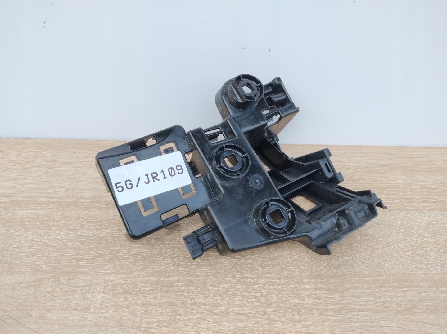 VW TOUAREG 3 III bumper bracket left rear part holder