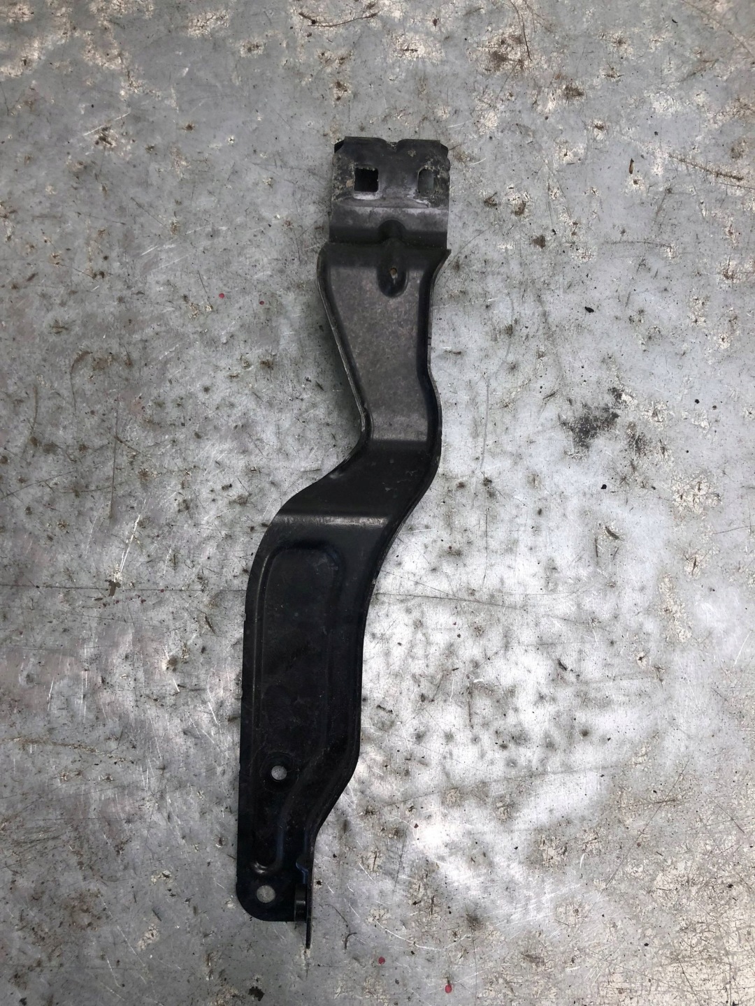 console holder supports right front MERCEDES W204 204620594