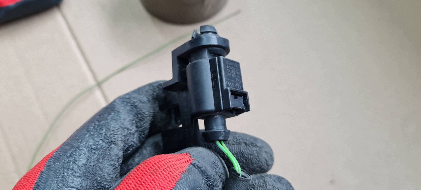 Q5 8R sensor TEMPERATURY ZEWNETRZNEJ connecting spoiler 8Z0820535 A4 B8 A5 A6