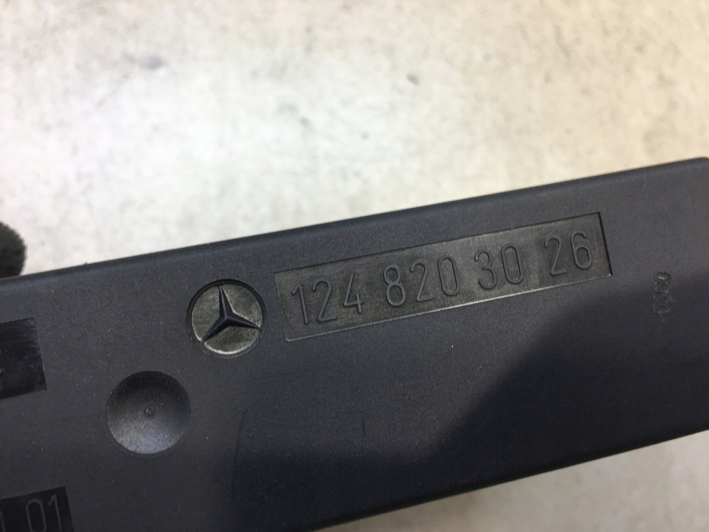 Unité commande confort MERCEDES W124 2.3 1248203026