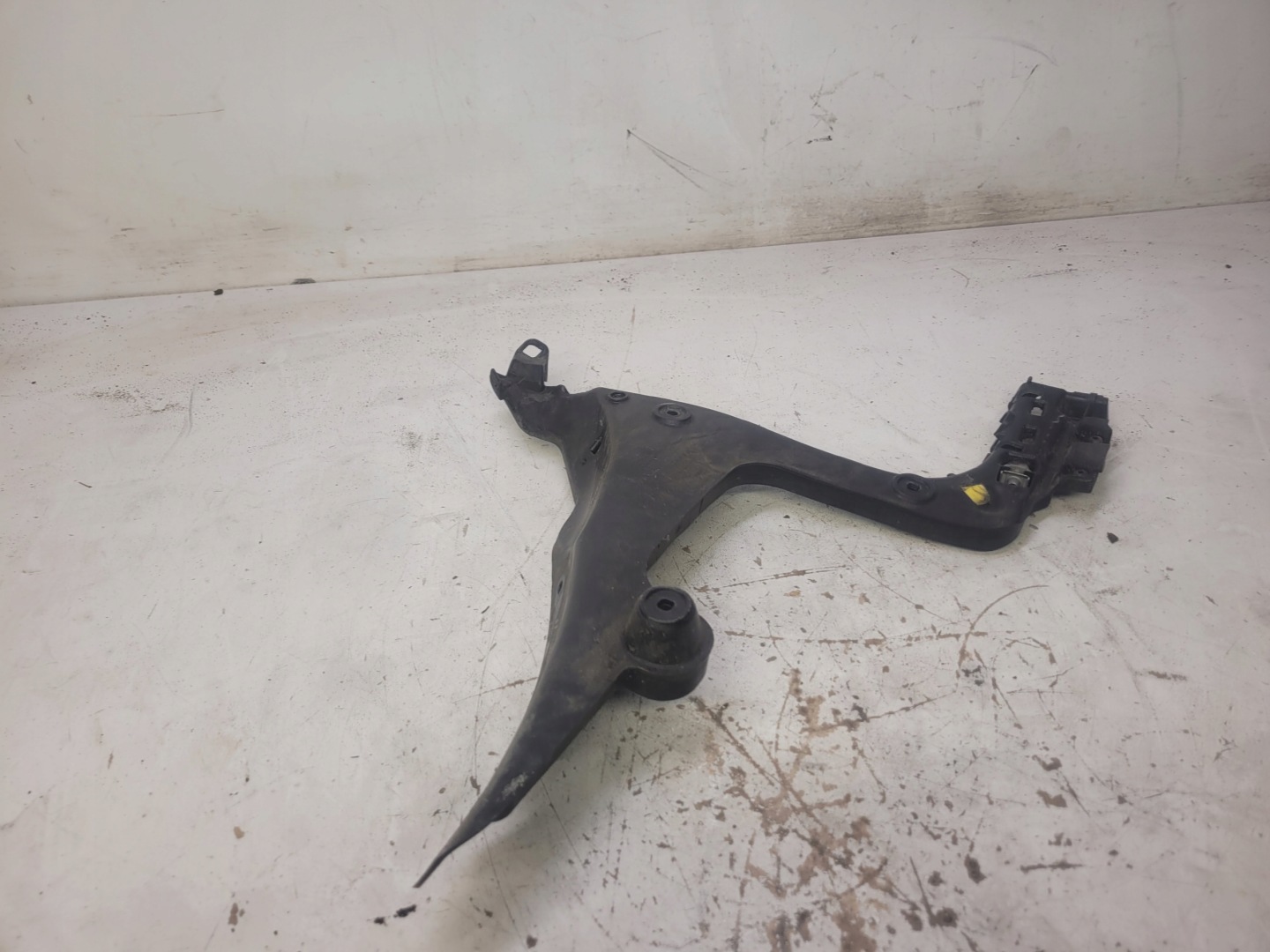 bumper bracket right rear part AUDI A3 8P 8P4807378B