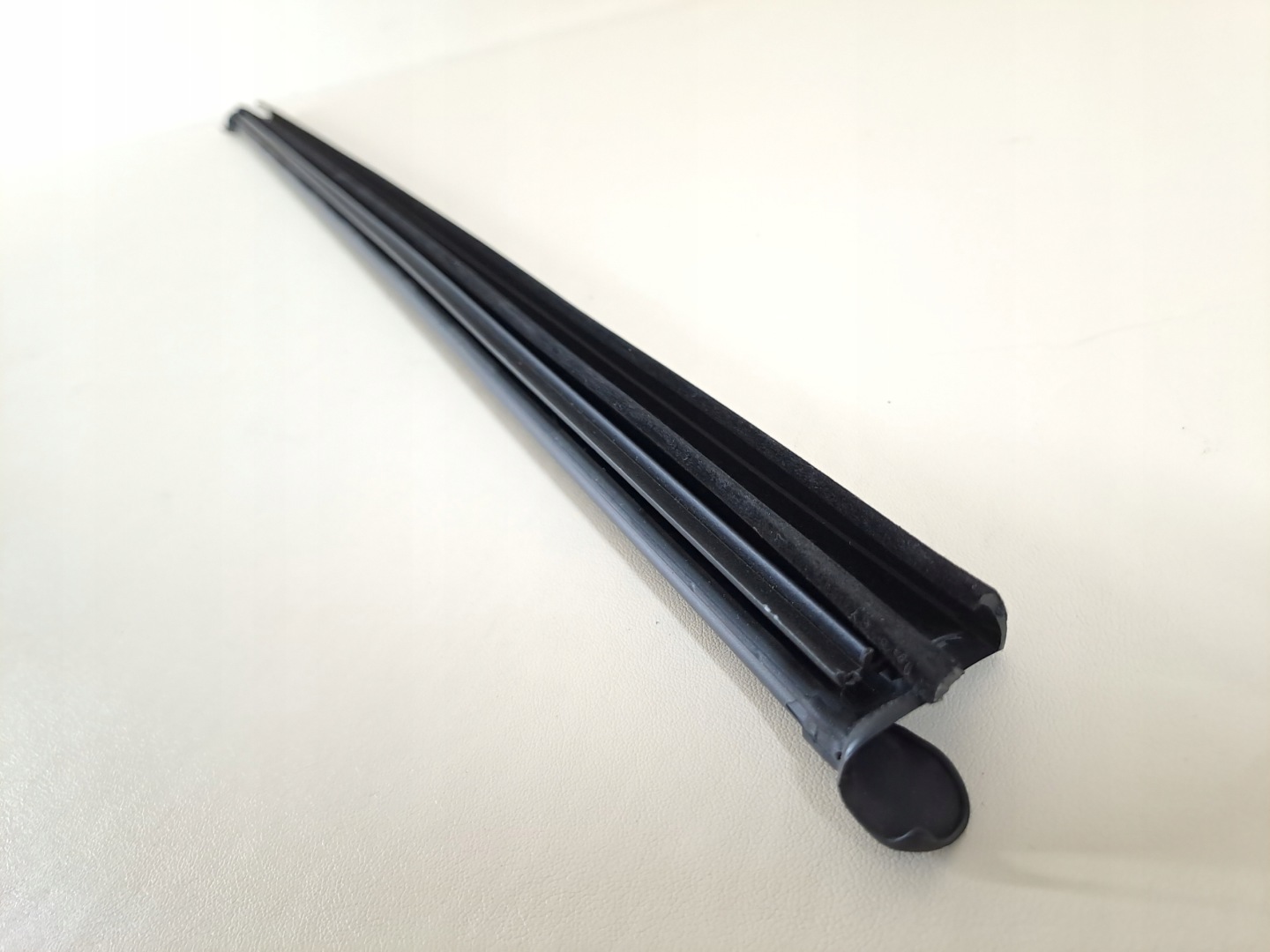 moulding dust door inner right front SEAT ARONA FR LIFT 2024r