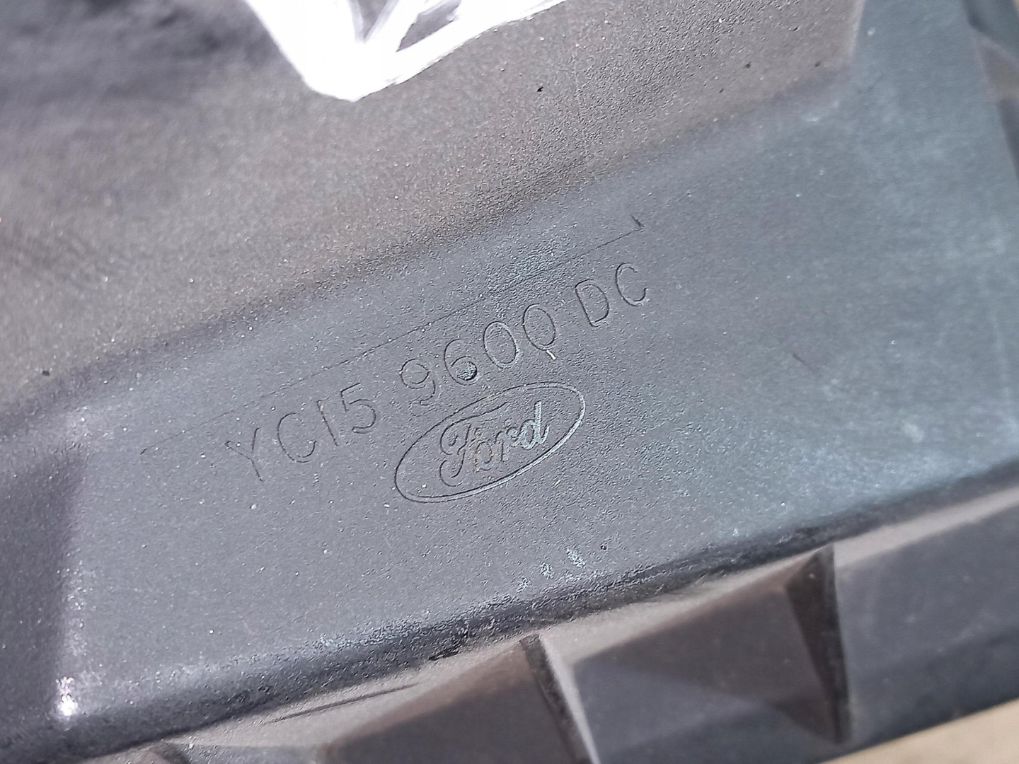 air filter housing FORD TRANSIT MK6 2.4 TDCI YC159600DC