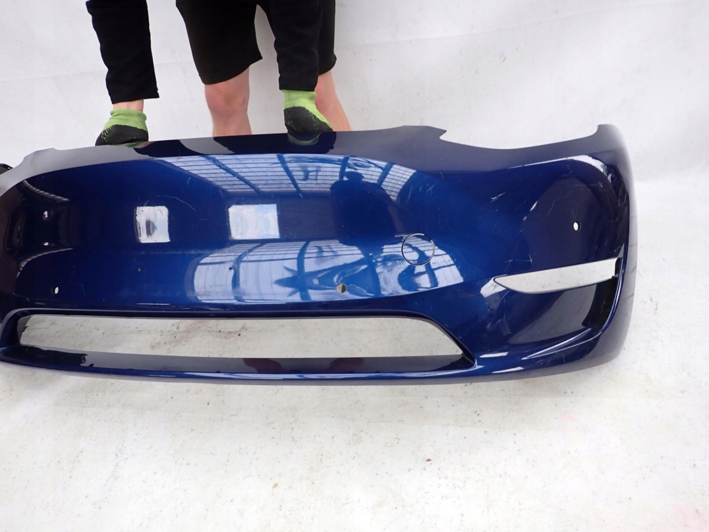TESLA Y 21- bumper front front PDC