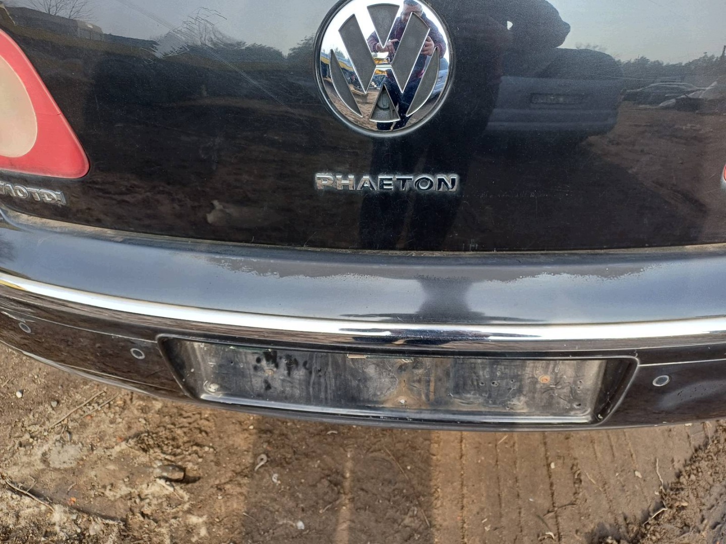 complete rear part VOLKSWAGEN PHAETON and LR9V trunk door boot bumper rear part lights