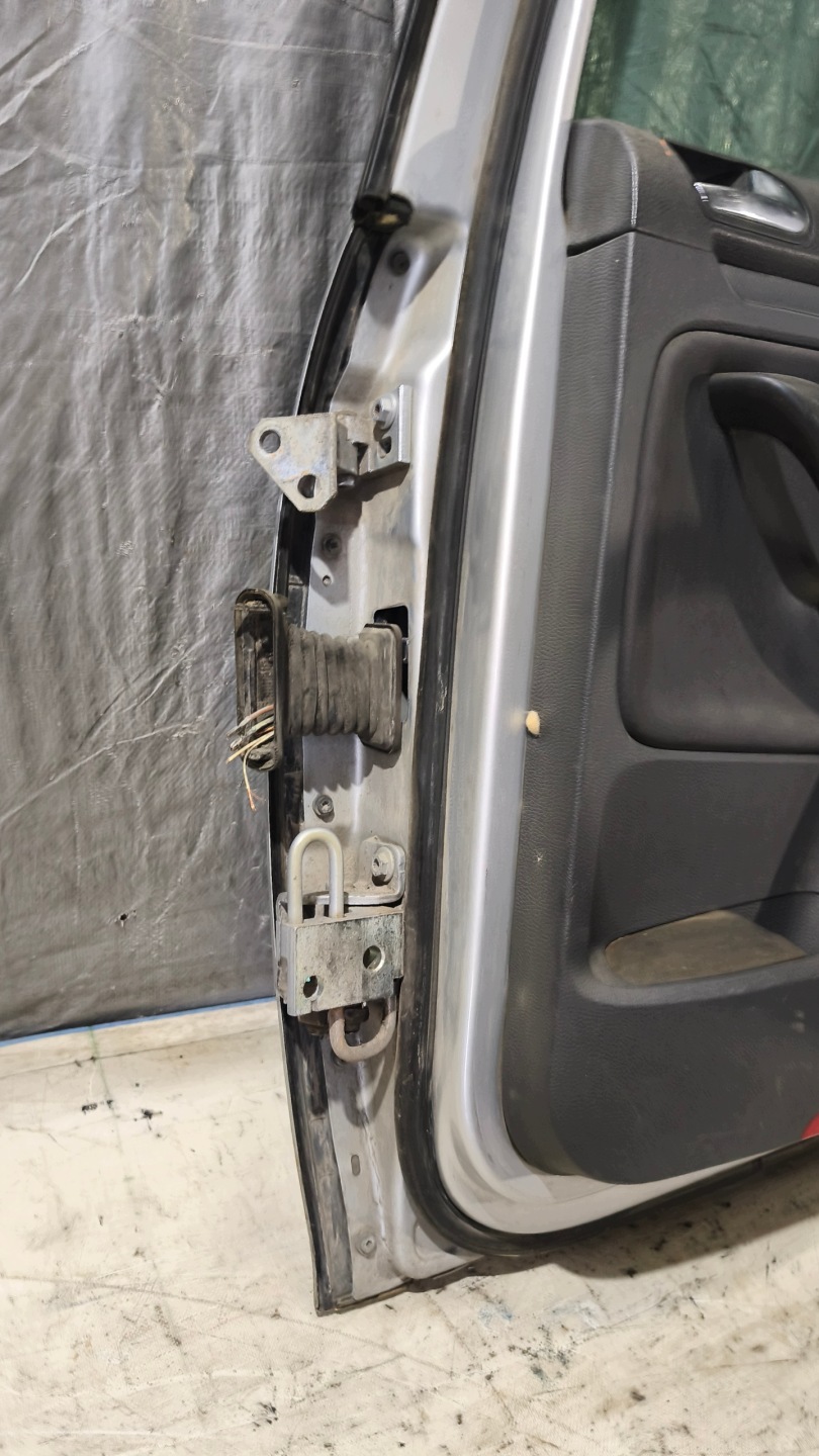 door right rear part GOLF V K: LA7W