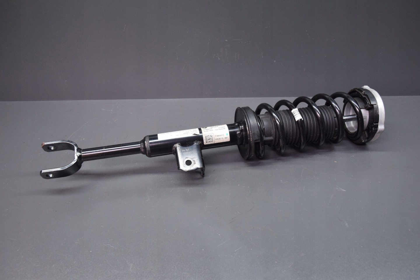 shock absorber left front BMW 5 G30 530e 6866605 3649km