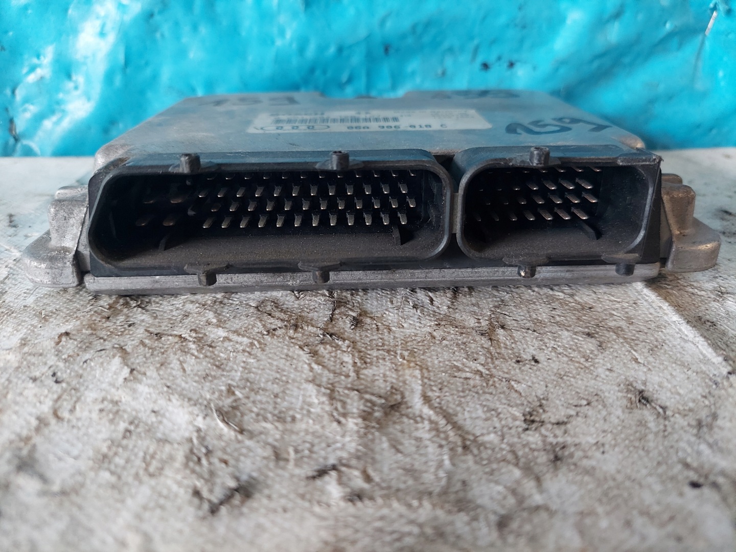 A3 8L 1.8 B 06A906018C control unit of the engine