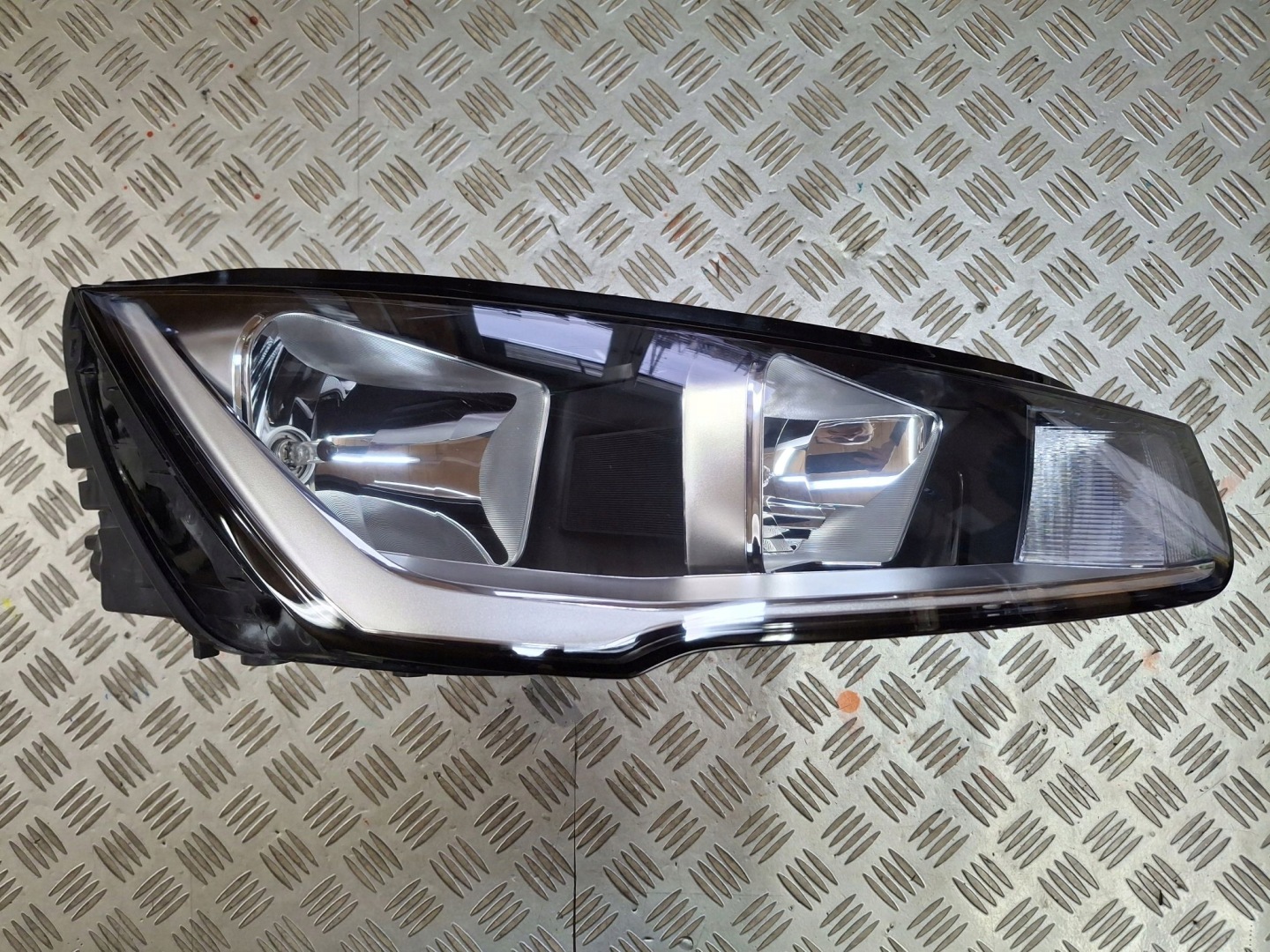 light right front AUDI A1 LIFT 2014R-> 8XA941004 EUROPA