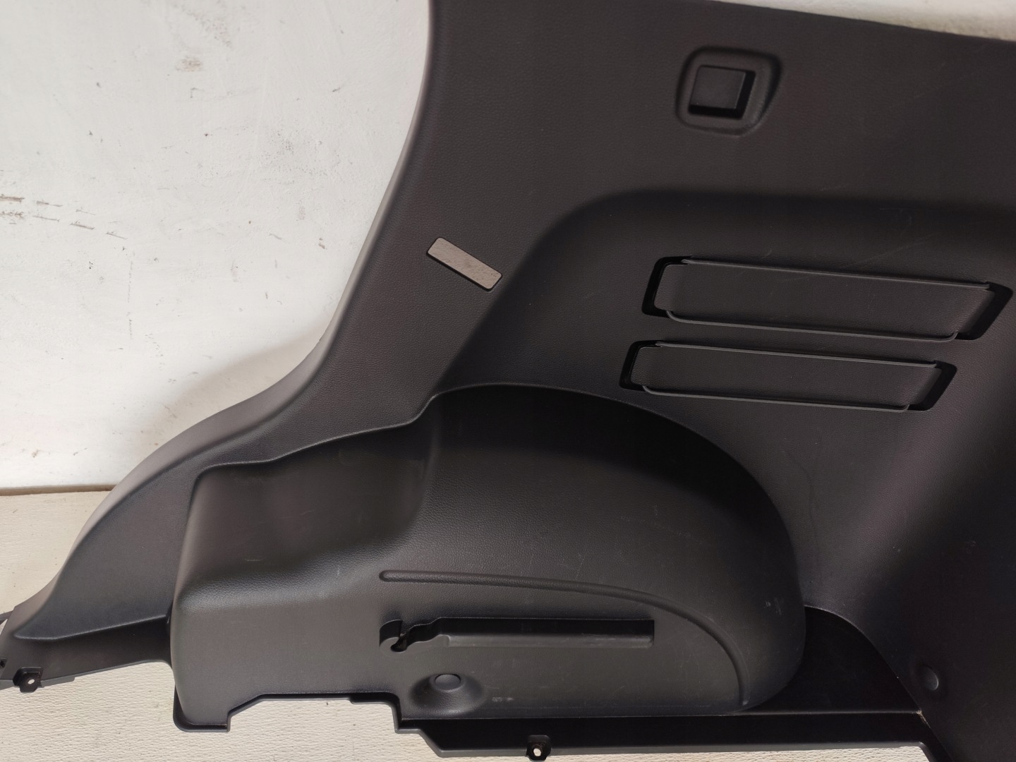 SSANGYONG TIVOLI 2016 boot upholstery right