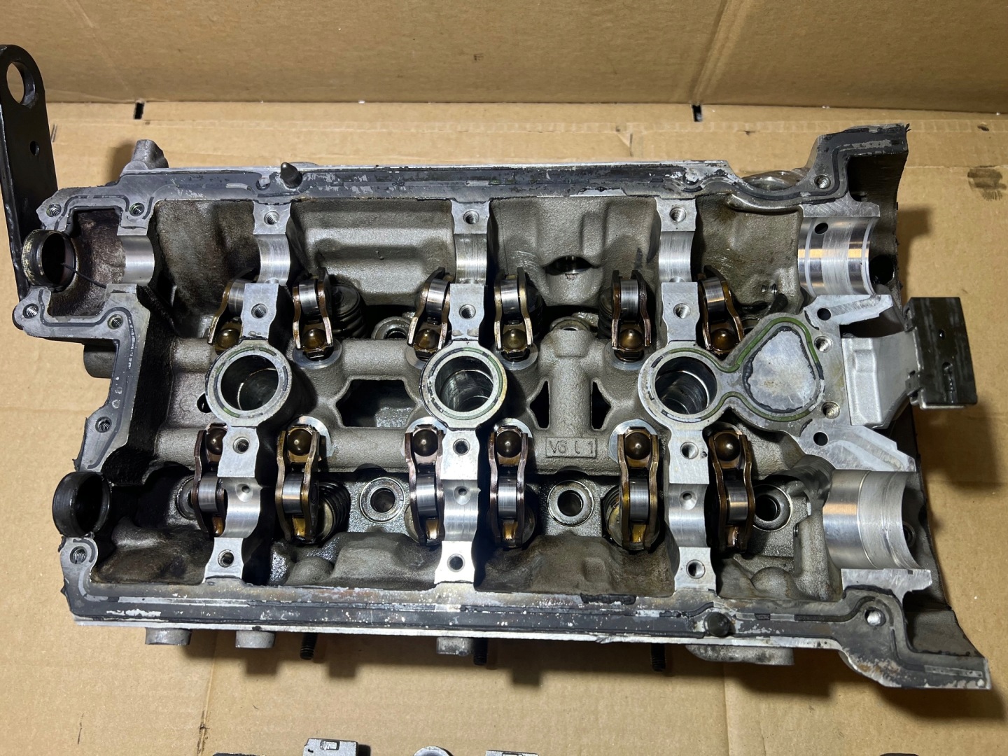 AUDI A6 C6 2.4 V6 BDW head. of the engine left 06E103373D 06E103285C