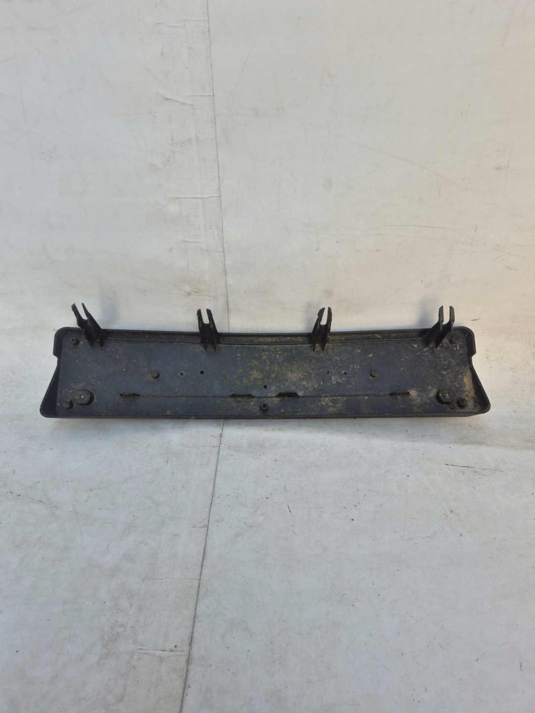 MERCEDES C-KLASA W205 frame pad below TABLICE registration A2058171678