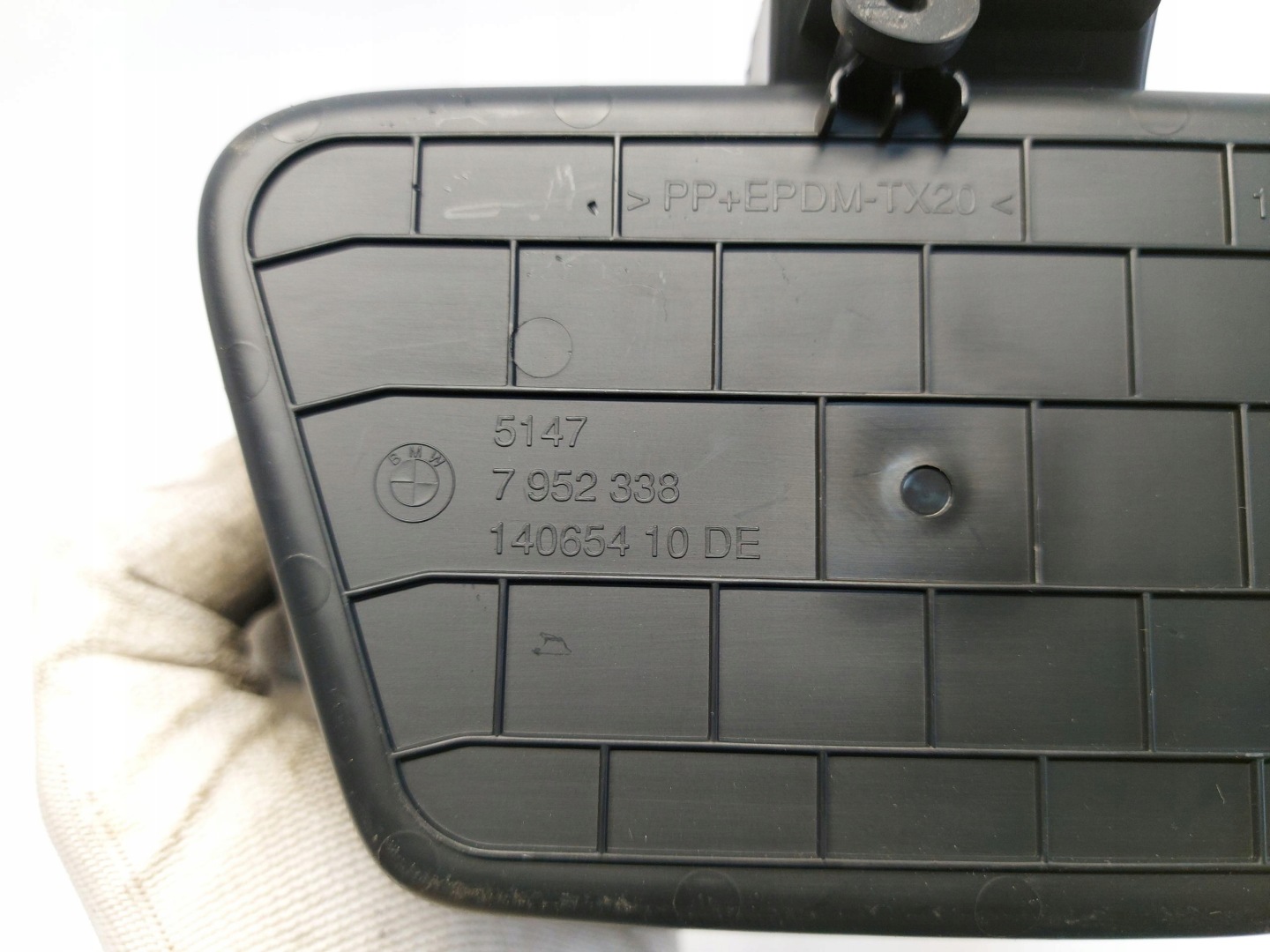 BMW U06 220d passenger compartment sump boot right rear part 7952338
