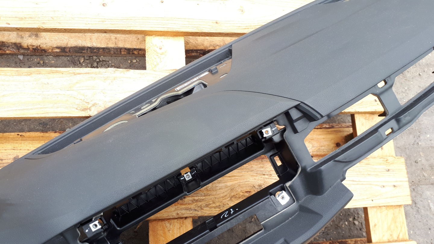 S4 B9 A4 8W cockpit console dashboard instrument panel EU