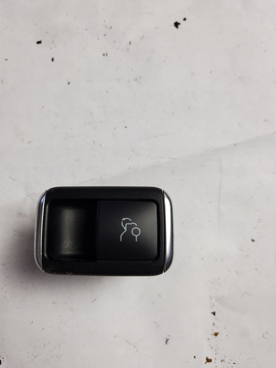 switch button of rear bonnet boot MERCEDES E W207 COUPE OE