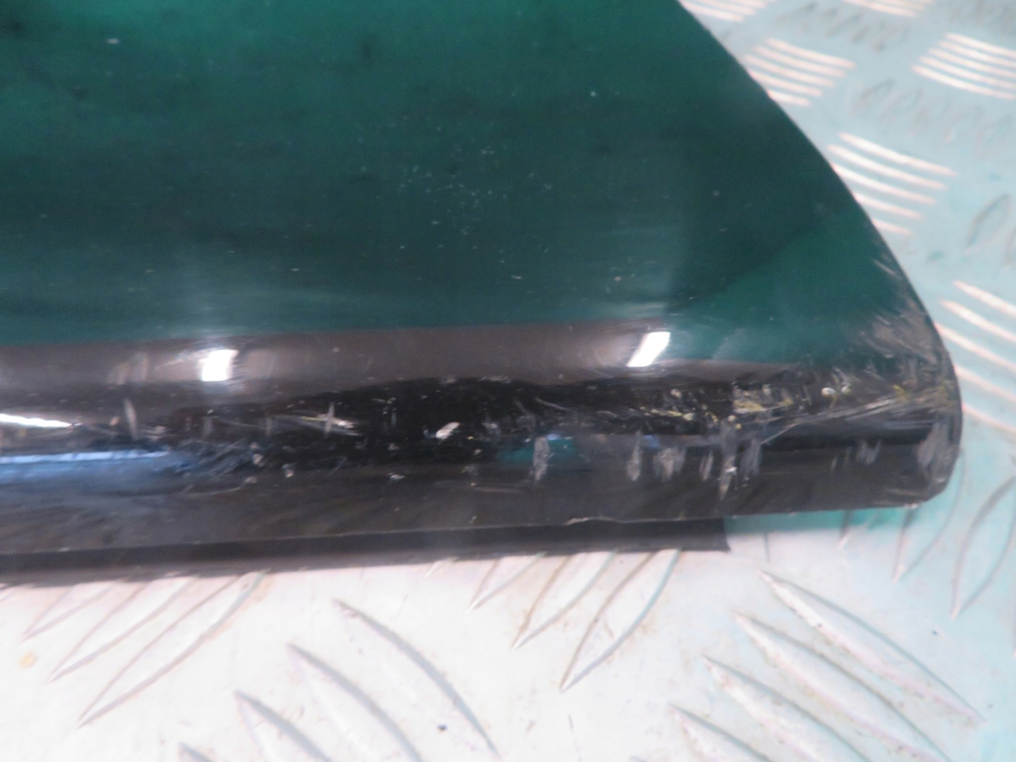 moulding door left front LAND ROVER 23R J8A2-21065