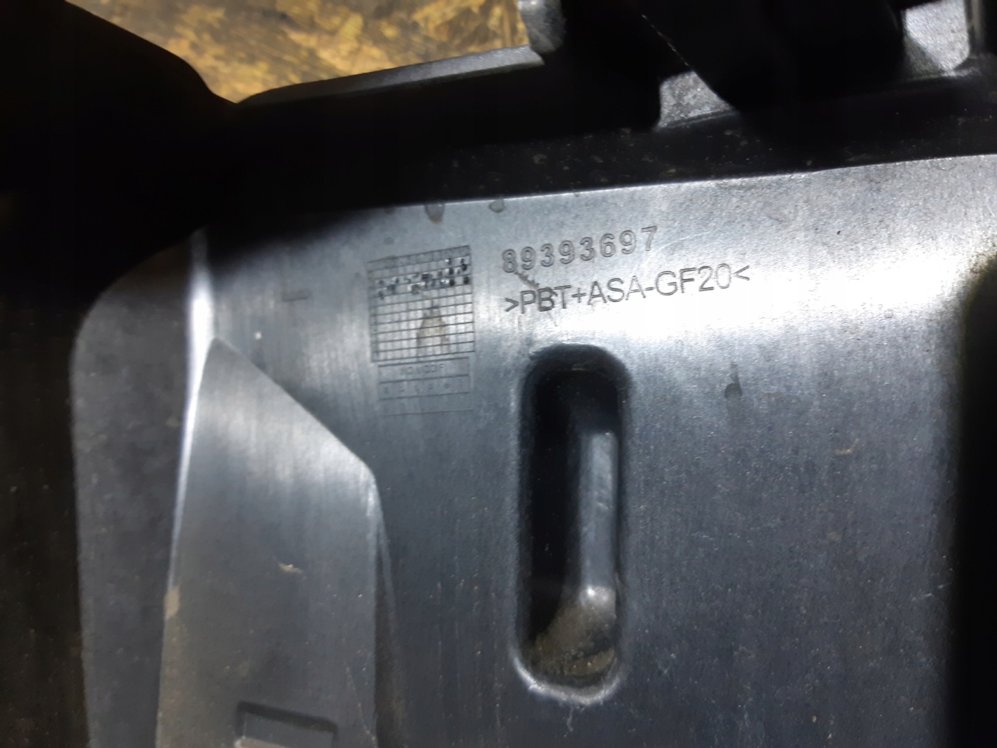 AUDI Q7 4L LIFT holder guard support bracket lights left front 89339697
