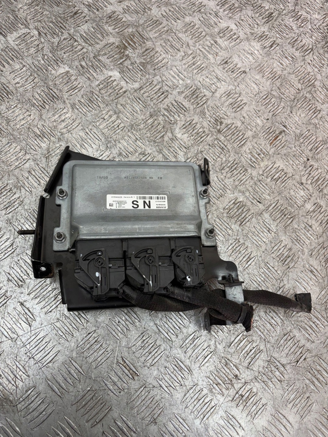 control unit of the engine RENAULT ZOE 237D40308R