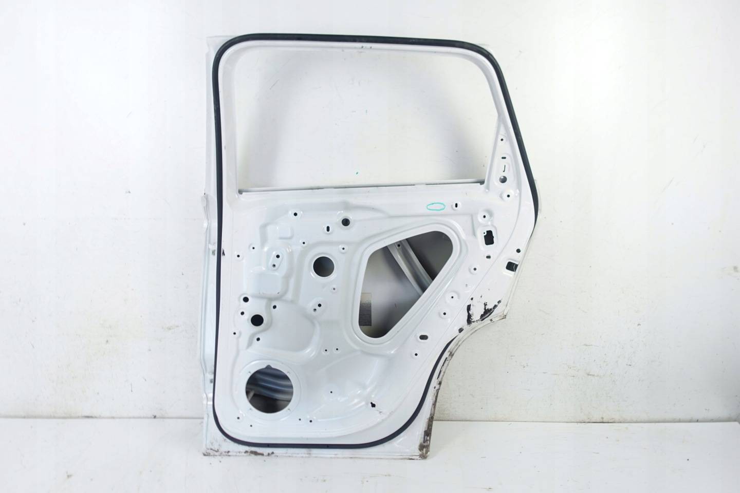 SEAT ATECA 2016- door rear. right rear part 575833312