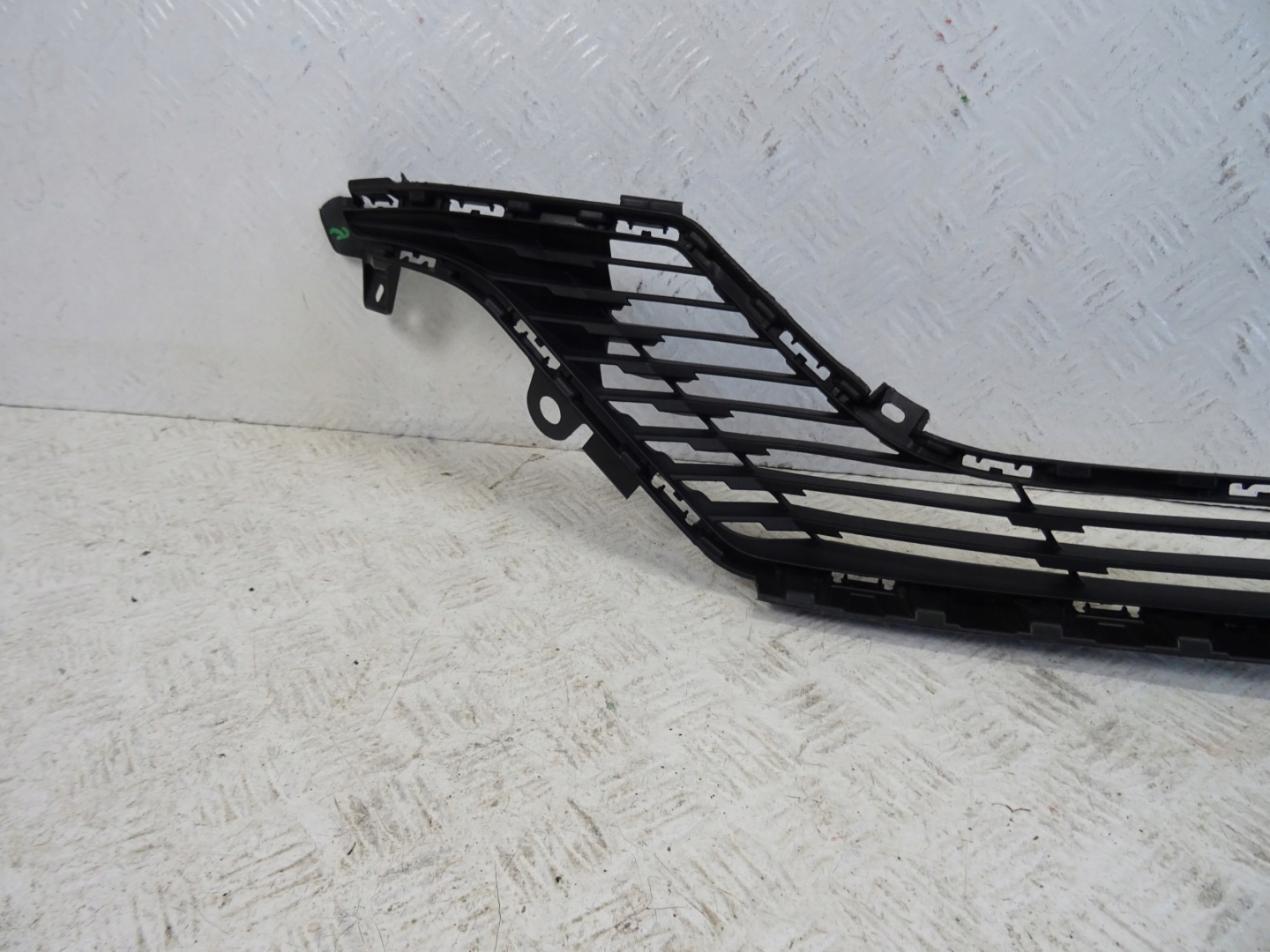 grid central W bumper front PEUGEOT 208 II 2 9823209880