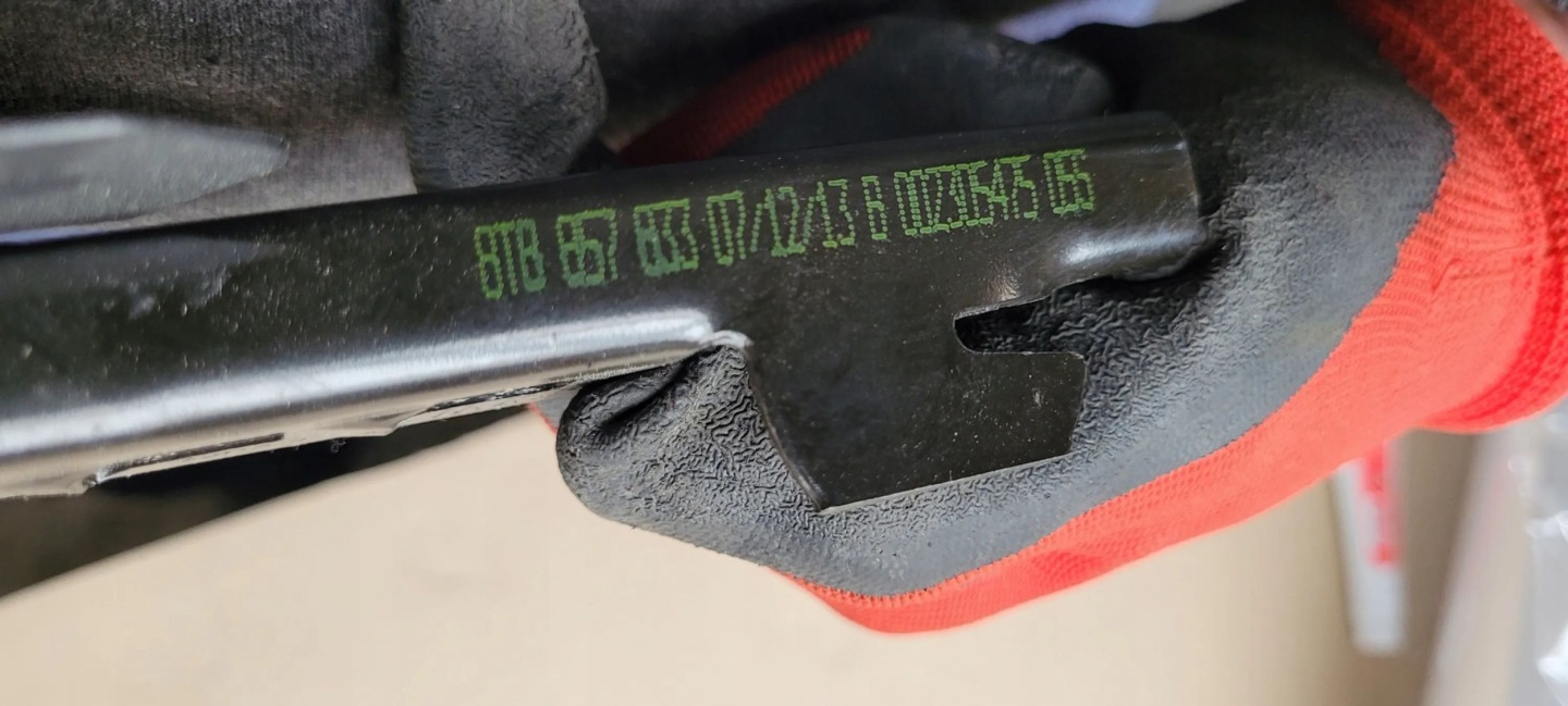 Audi A7 S7 4G 2013 rail control supports safety 8T8857833
