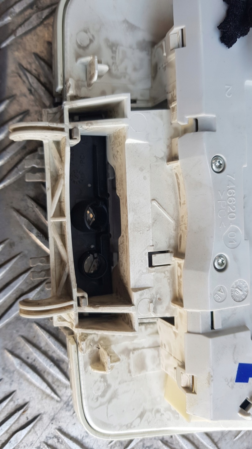 MERCEDES W204 OSWIETLENIE cabs light a2048202001