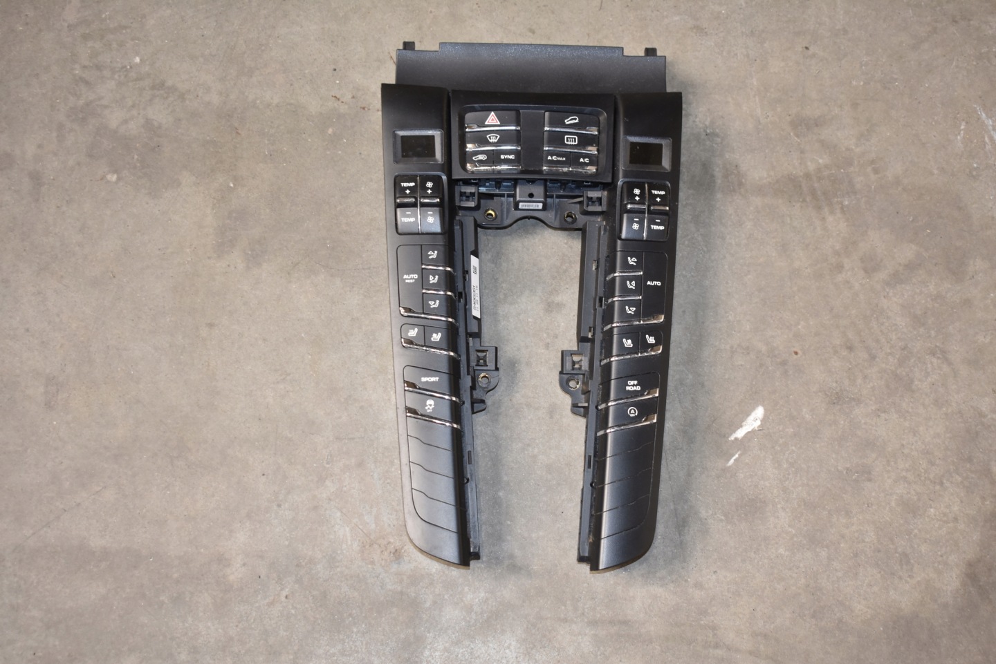 IDEALNY PANEL MULTIMEDIALNY PORSCHE MACAN 1