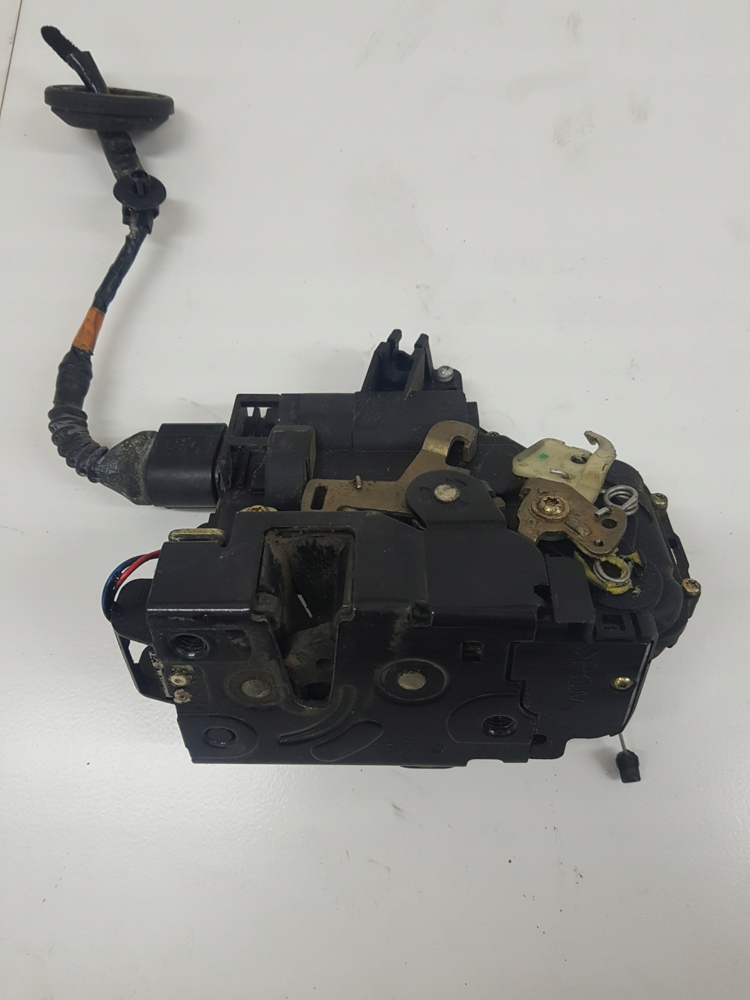 lock door right front VOLKSWAGEN GOLF 4 6 PIN