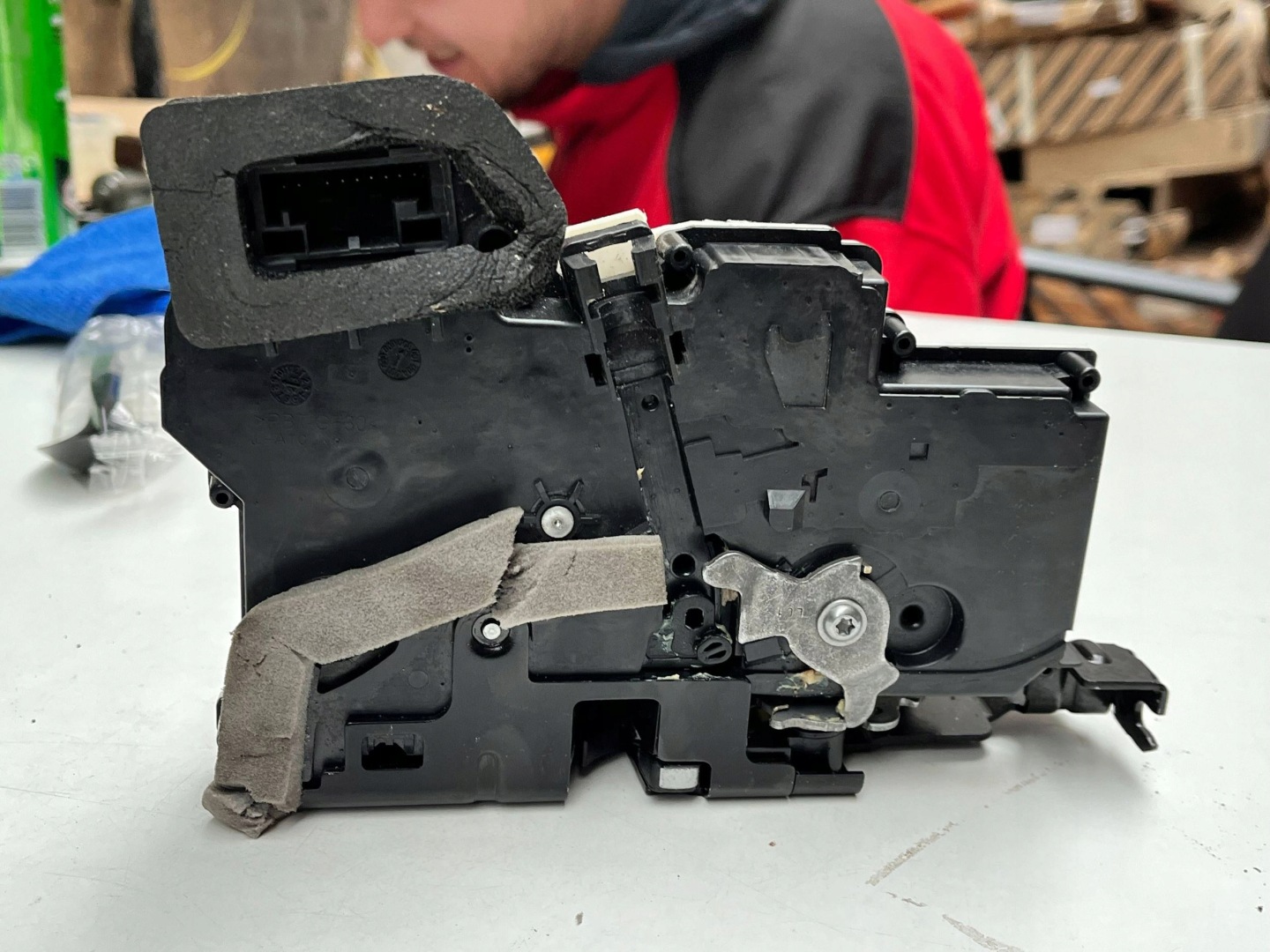 AUDI A6 C8 lock door left rear part 4K0839015R !J