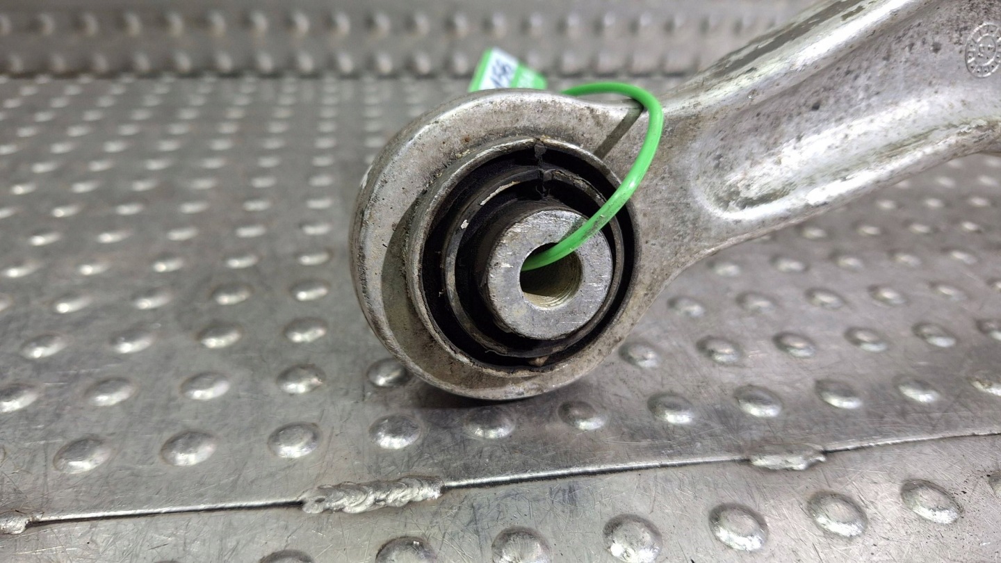 vilica lijevi stražnji dio 6772241 BMW E60 E61 E63 E64