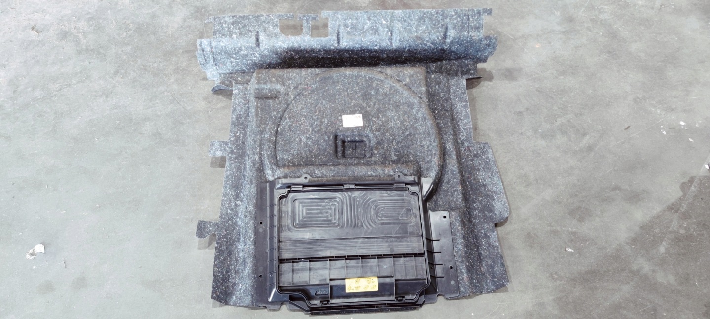 upholstery WNEKI boot AUDI Q5 8R 8R0863462A