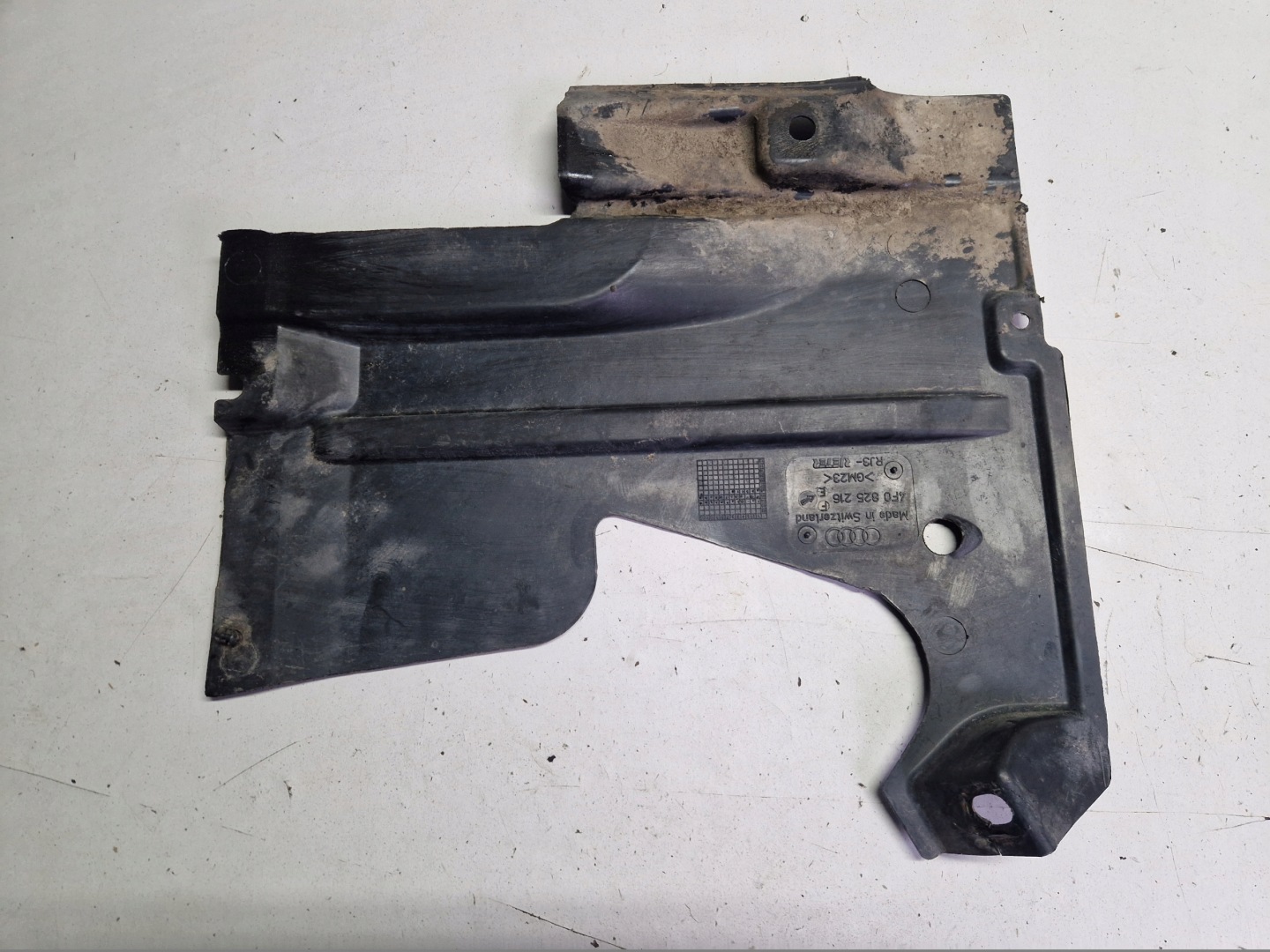 AUDI A6 C6 sedan cover lower chassis 4F0825216