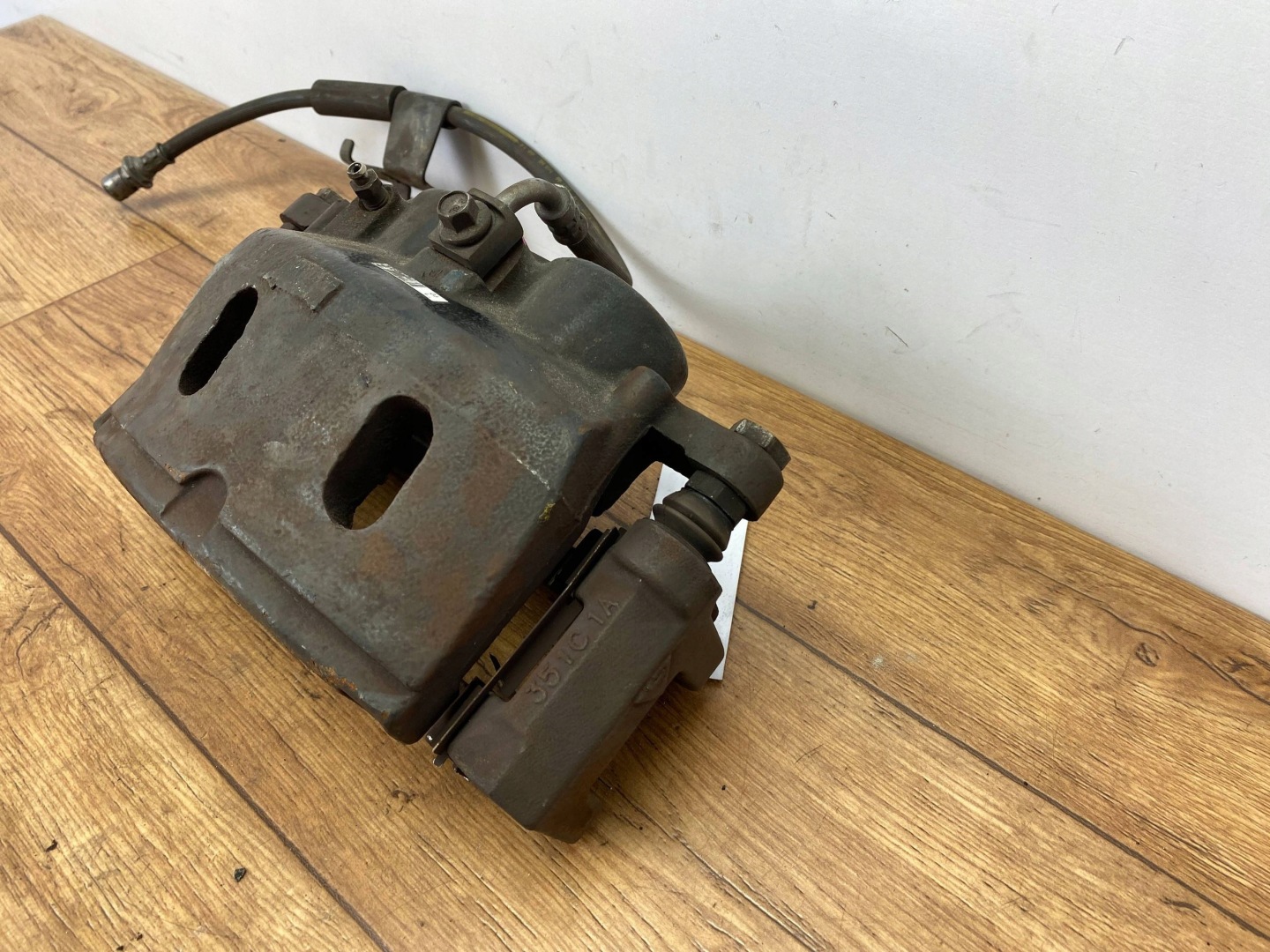 caliper brake front left Cadillac Escalade IV 2015+