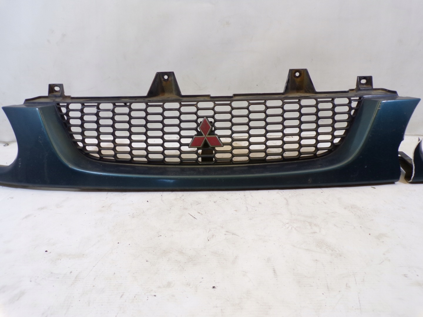 grill grille radiator MITSUBISHI SPACE GEAR