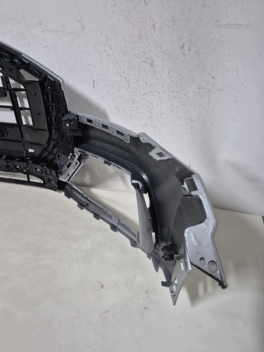 AUDI Q8 4M8 ZWYKLY 18- bumper front front grill grid PDC 4M8807437A
