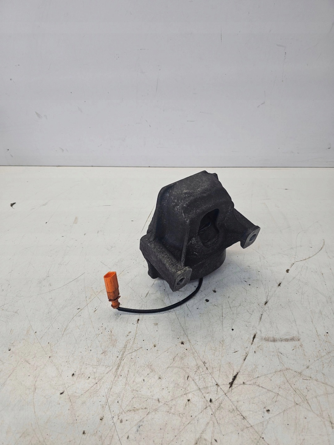 engine mount Z with the sensor AUDI A4 B8 A5 Q5 8R0199381B